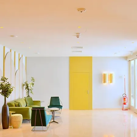 Апартаменти Enchanting With Panoramic Terrace